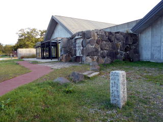 かつて建物が温泉だったことを物語る、流山温泉の石柱