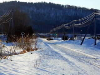 東雲の駅全景。駅前に民家が1軒あるくらいで、後は農地が広がる駅である。