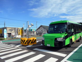 安佐海岸鉄道の阿波海南停留所。バスにモードチェンジしたDMVは阿波海南文化村に向かう。