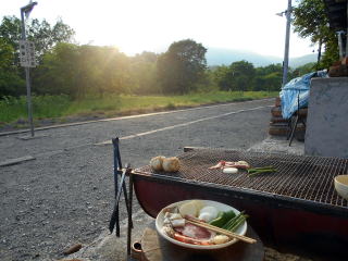 �u�w�̏h�Ђ�Ӂv�����̃z�[����ł̃o�[�x�L���[