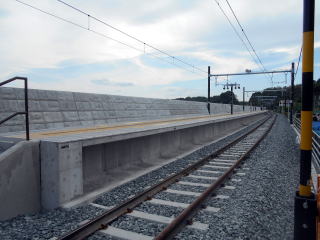 ���O��˂͋��������z�[�������Ȃ��w�ł���