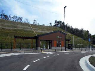 �����{��k�Ђ̒Ôg��Q���傫�������ꏊ��������̍���Ɉړ]���������w