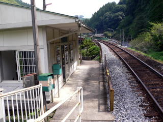 ���͓��̉w�o��