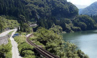 ���˂̎��ӂ̕��i