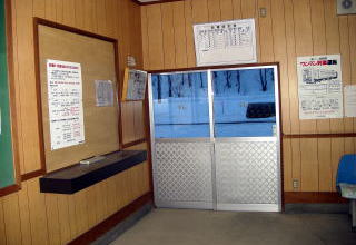 �����z�̉w�ɂ̒�