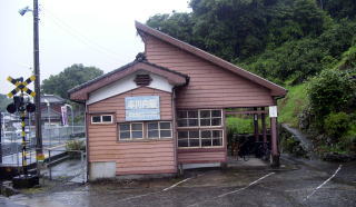 �{����̉w����