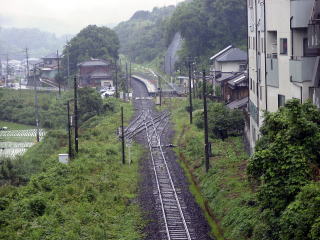 �{����̉w�\���S�i