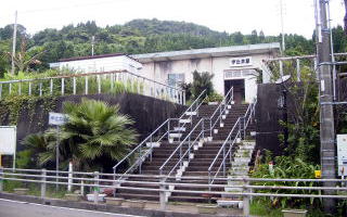 �ɔ��̉w��