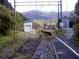 �X�C�b�`�o�b�N����̔J�̉w�\��