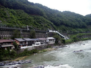 ������̉w�S�i