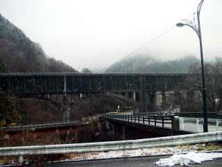 �\�񌓂�������ĂP�O�����炢�̏��ɂ��鐅�H��