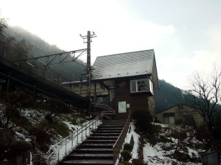 �\�񌓂̉w��