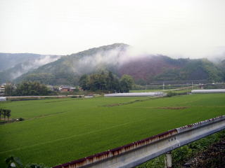 �׈�̉w���ӂ̕��i