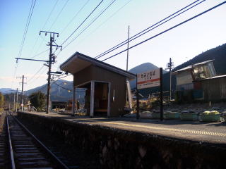 ��s��̃z�[���Ƒҍ���