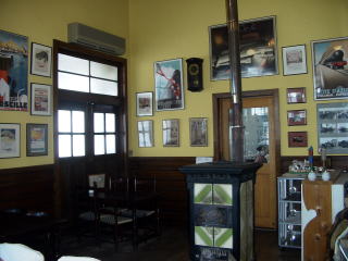 �u�I�[�`���[�h�O���X�v�̓X��