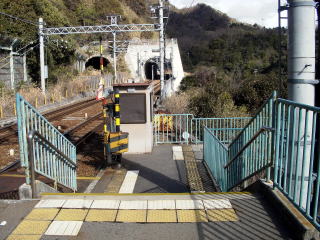 �e���R�̉w�o��