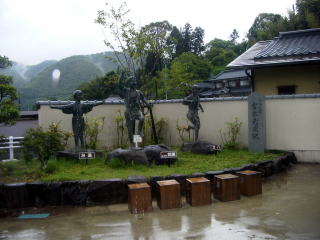 �w�O�ɂ��镐���̗c�����̑�