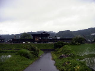 �{�{�����̉w�S�i