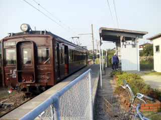 ����{�R�̉w�ƃN���n�S�Q