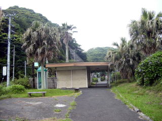 �s��A�C�����h�̉w��