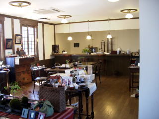 �������̃A���e�i�V���b�v�A�u�w�b�������v�̓X��