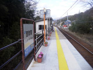 ���։�̉w���W�Ƒҍ���