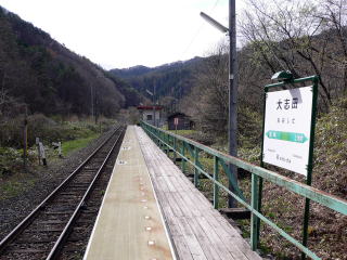 ��u�c�̉w���W�ƃz�[��