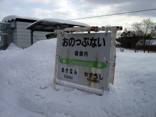 �Y�M���̉w���W