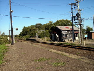 �n�����K�̉w�ɂƃz�[��