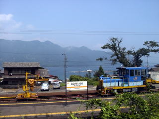 ��]���Y�̉w���W�ƌF���