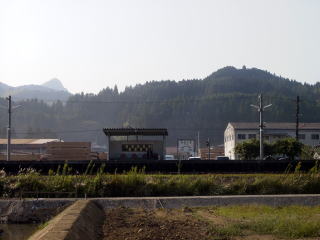 ��߂̃z�[���Ƃ��̎��͂̕��i