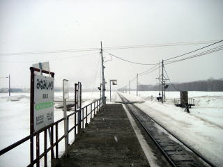 ��Η��̉w���W�ƃz�[��