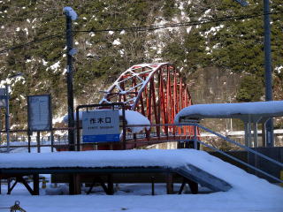 ��،��̉w���W�ƎO����