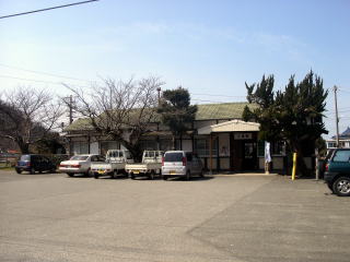 �O���̉w��