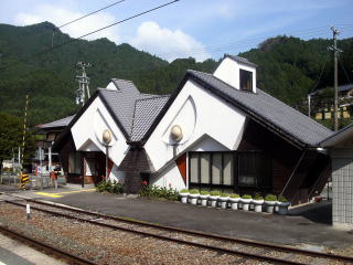 ���h�̉w��