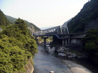 �y���k��̉w������S��