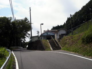 �L���̉w�O�̓��H