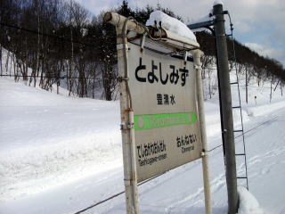 �L�����̉w���W