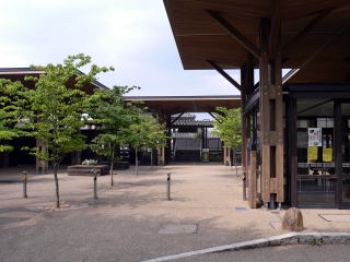 �L���ق̉w�O�L��A���[�r�b�N