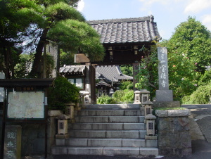 明王山宝積寺の山門