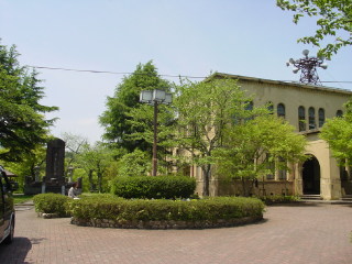 震災記念塔と震災記念館