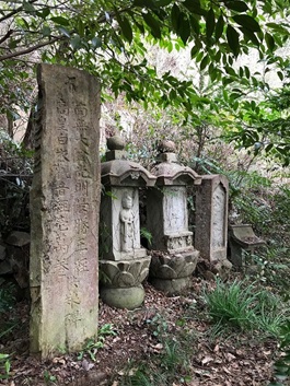 菅沼家旧墓地 中設楽