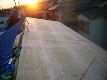 屋根の軽量化（屋根下地合板）：神奈川県大和市南林間でリフォーム等住宅に関する工事を行っております