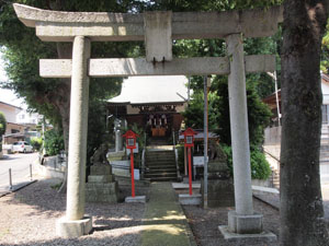 写真2　昭和6年4月に再建された鳥居