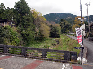 写真2　蓑毛橋から金目川上流方向を望む