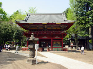 写真1　根津神社の楼門（国指定重文）