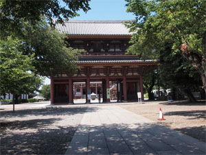 写真2　本門寺の仁王門
