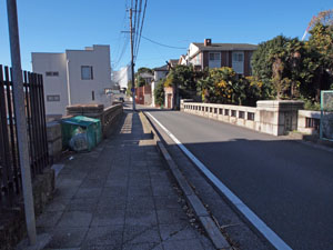 写真9　東側より櫻道橋路面を望む