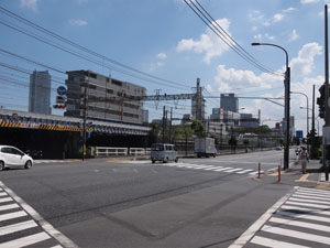 写真6　第二京浜（国道1号線）に架かる境橋