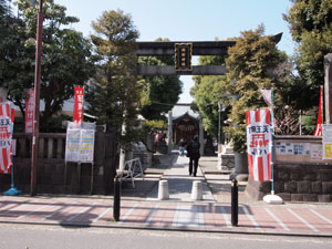 写真1　橘樹神社　鳥居と社殿